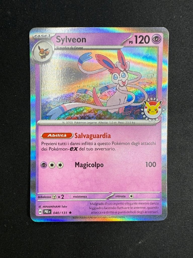 pokemon promo italy sylveon holo pokemon day 2025, Ophalen of Verzenden, Zo goed als nieuw, Losse kaart, Foil