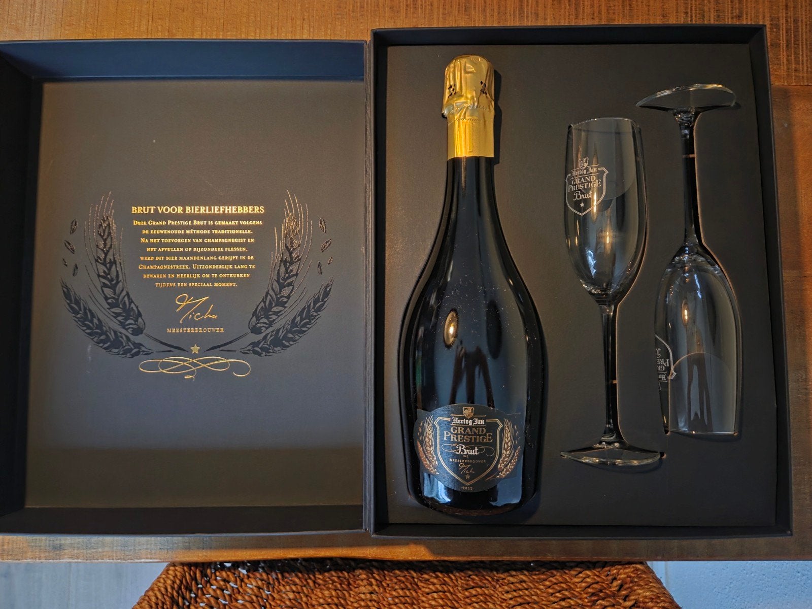 Hertog Jan Grand Prestige Brut geschenkset met glazen, Verzamelen, Ophalen of Verzenden, Zo goed als nieuw, Flesje(s), Hertog Jan