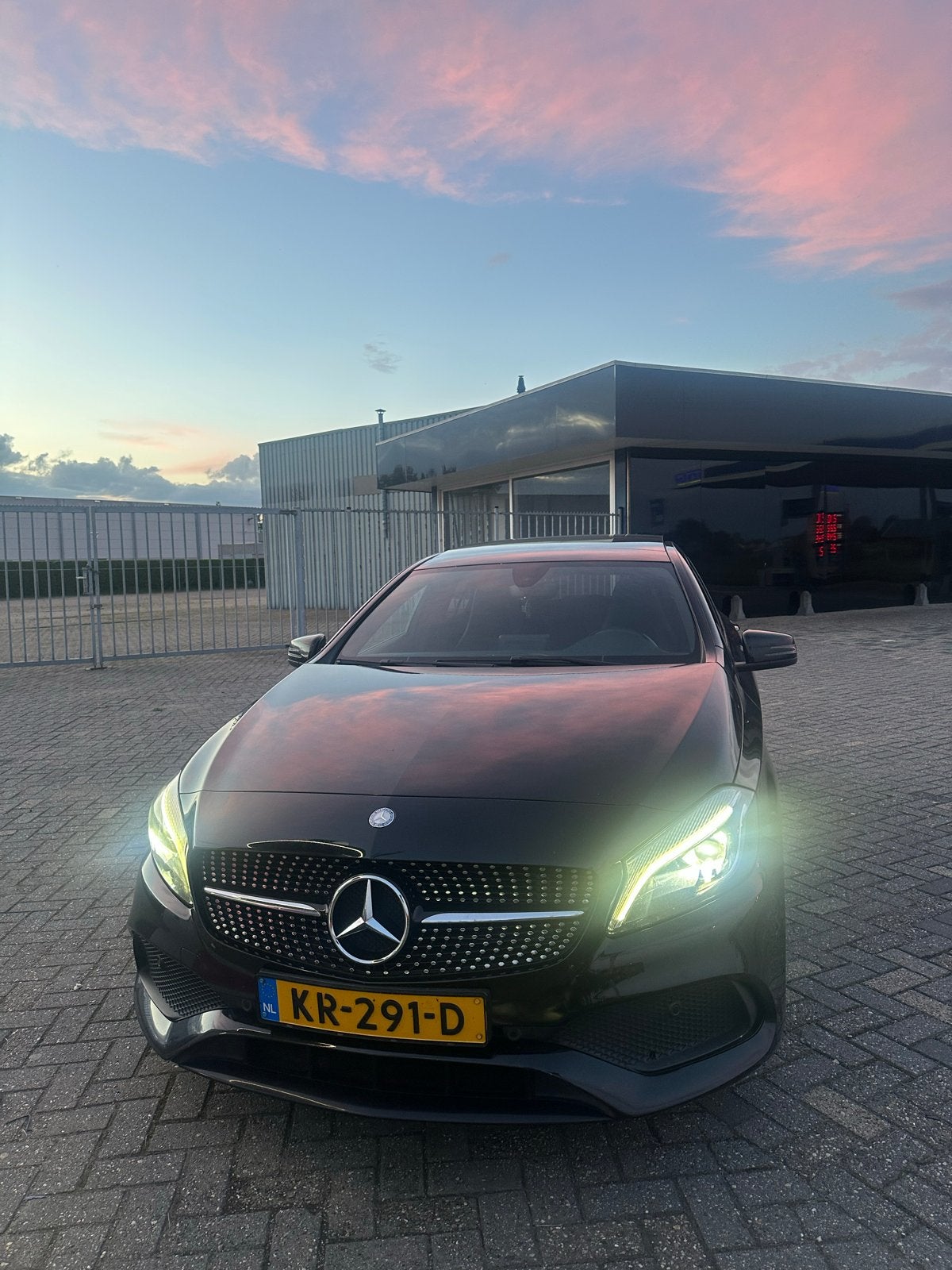 Mercedes-Benz A-Klasse A180 1.6 Blue EFF Aut7 2016 Zwart, 1295 kg, 4 cilinders, 1200 kg, 19 km/l