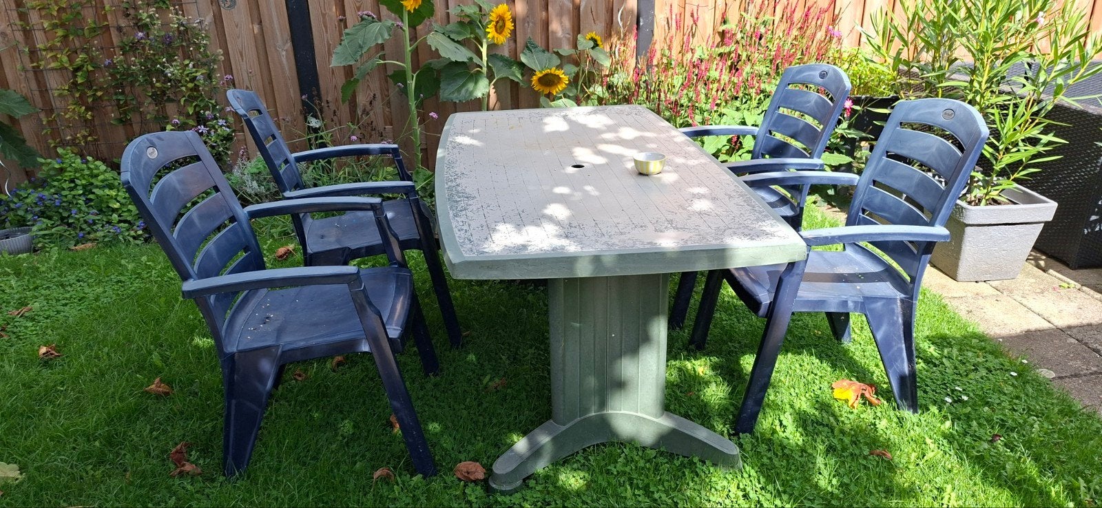tuintafel met 4 stoelen, Tuin en Terras, Ophalen, 4 zitplaatsen, Kunststof, Gebruikt