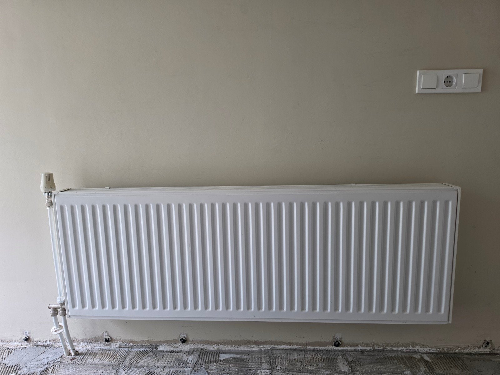 Radiator 3 stuks 225cm, 140cm en 120cm inclusief ombouw wit., Doe-het-zelf en Verbouw, Verwarming en Radiatoren, Ophalen, 30 tot 80 cm