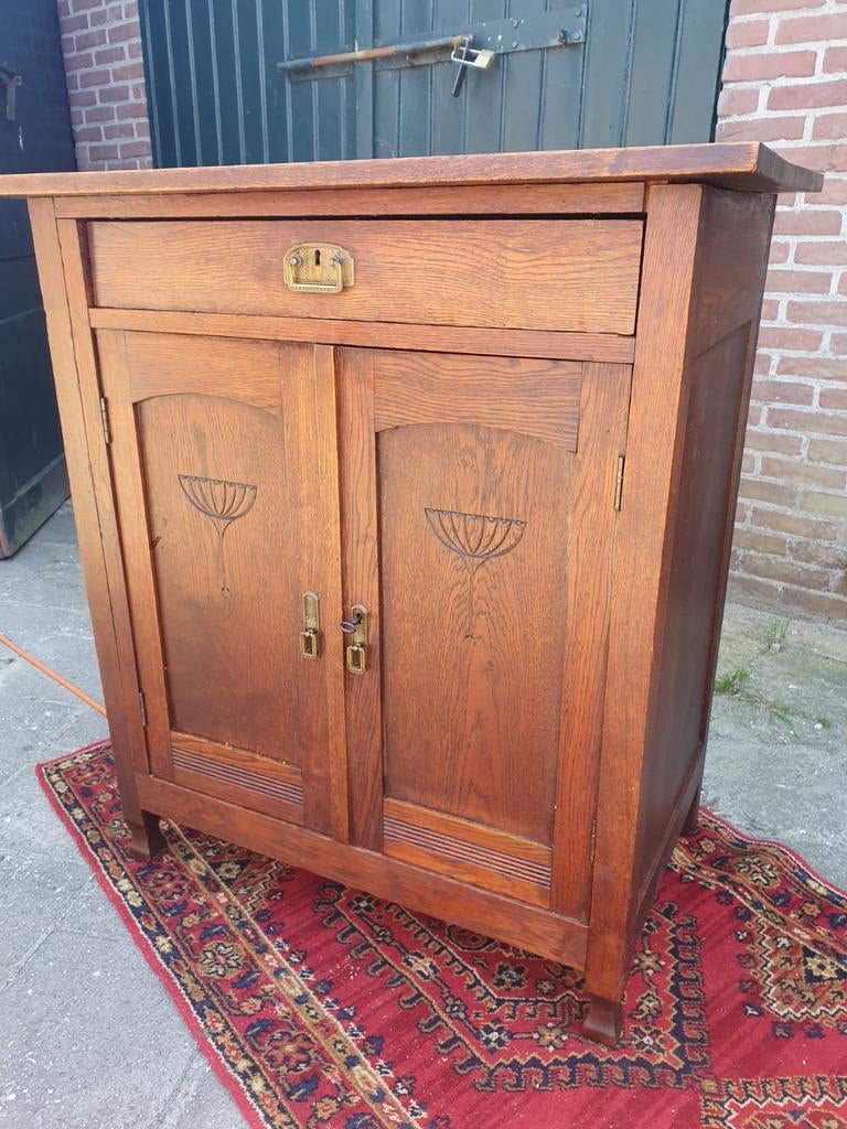 HELAAS VERKOCHT  Vintage /Curiosa kastje, Ophalen