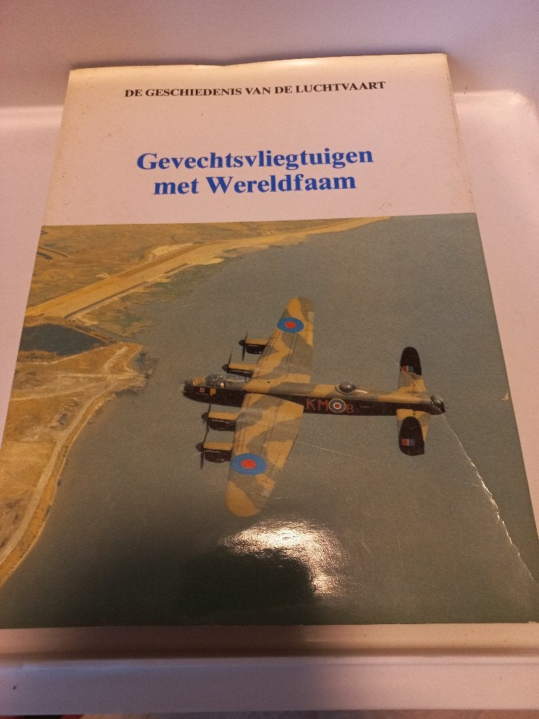 Gevechtsvliegtuigen met wereldfaam. Lekturama., Boeken, Ophalen of Verzenden, Tweede Wereldoorlog, Gelezen, Luchtmacht