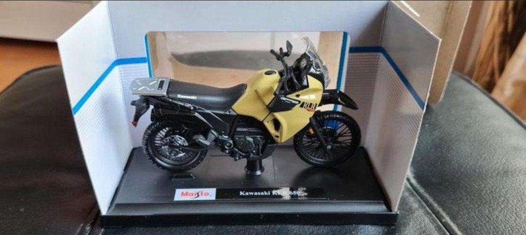 Maisto Kawasaki KLR650 uit 2021 licht bruin nieuw in doos., Ophalen of Verzenden, Nieuw, Motor, Overige merken