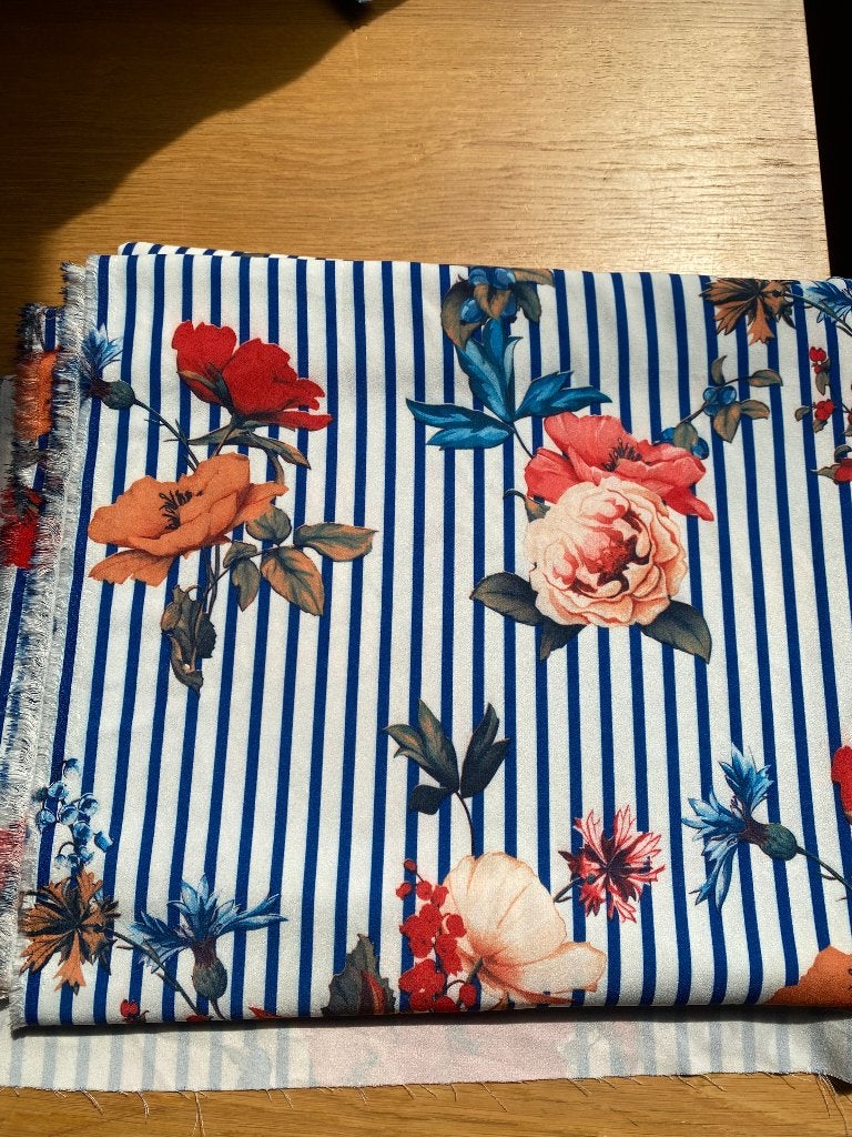 Viscose crepe, 200x150, mooie kwaliteit, Hobby en Vrije tijd, Stoffen en Lappen, Overige materialen, 120 cm of meer, Ophalen of Verzenden