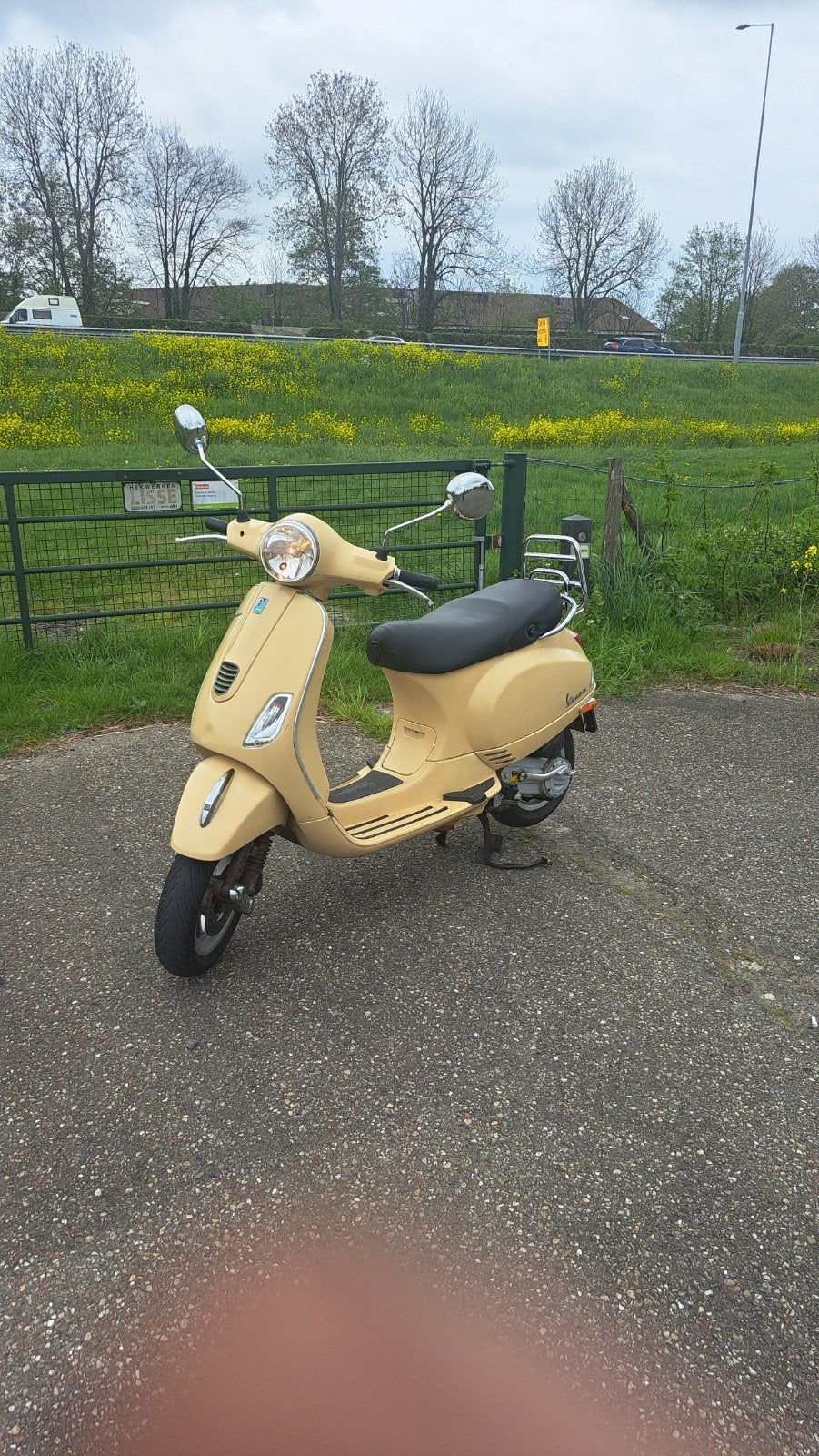 Vespa LX 50 beige, Ophalen, Zo goed als nieuw, Benzine, 50 cc