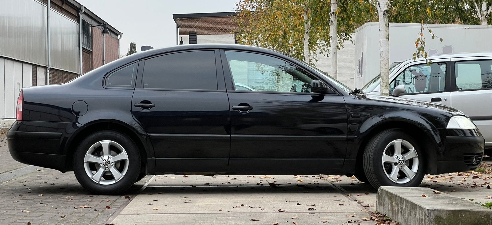 Volkswagen Passat 2.0 85KW 2002 Zwart, Auto's, 4 cilinders, 1984 cc, Zwart, Origineel Nederlands