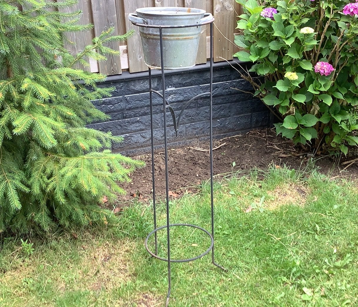 Brocante plantenstaander met zinken emmer, Tuin en Terras, Bloembakken en Plantenbakken, Ophalen, Gebruikt, Minder dan 60 cm, Rond