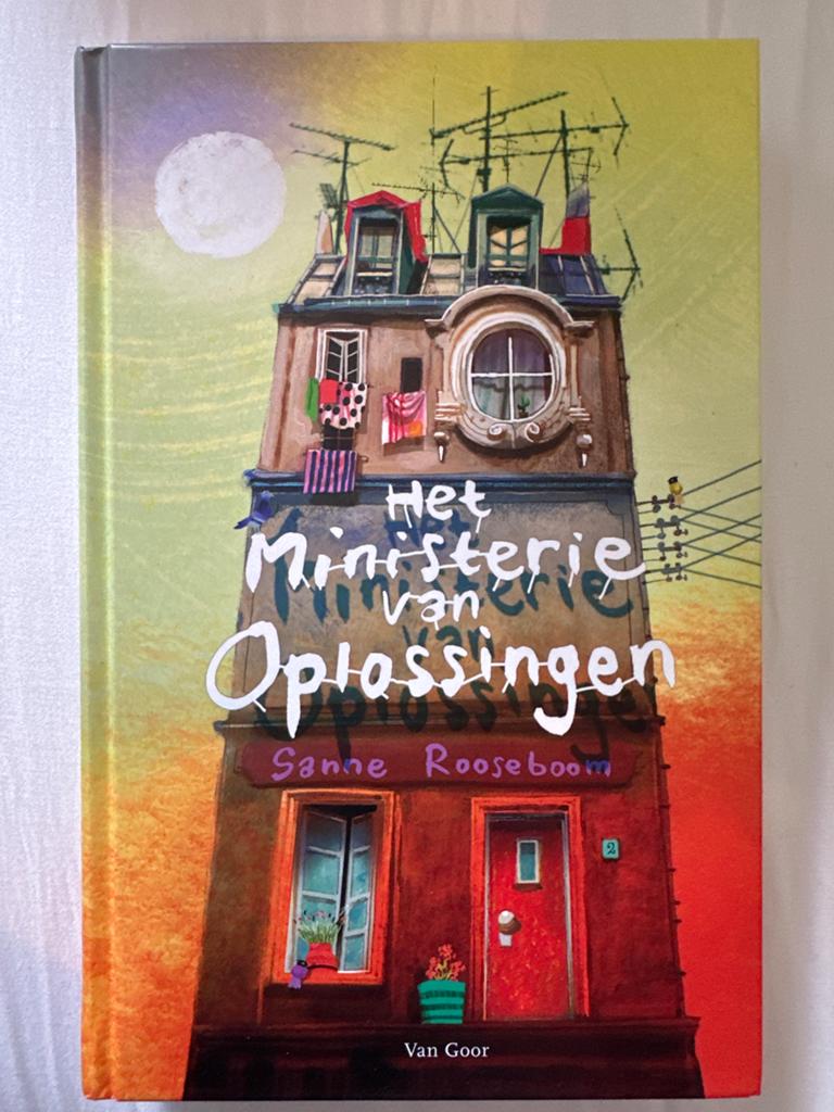 Het Ministerie van Oplossingen - Sanne Rooseboom, Boeken, Ophalen of Verzenden, Zo goed als nieuw, Fictie