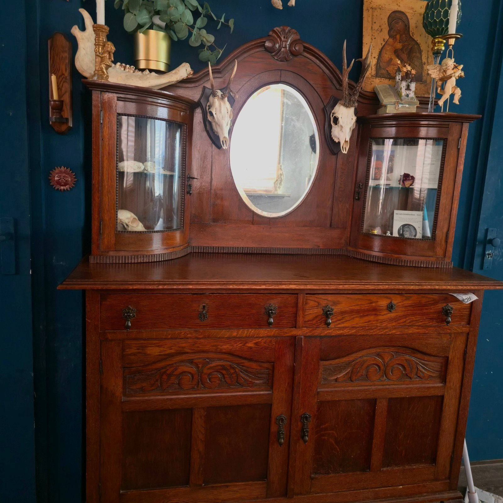 Antiek dressoir met spiegel en vitrinekastjes, Ophalen