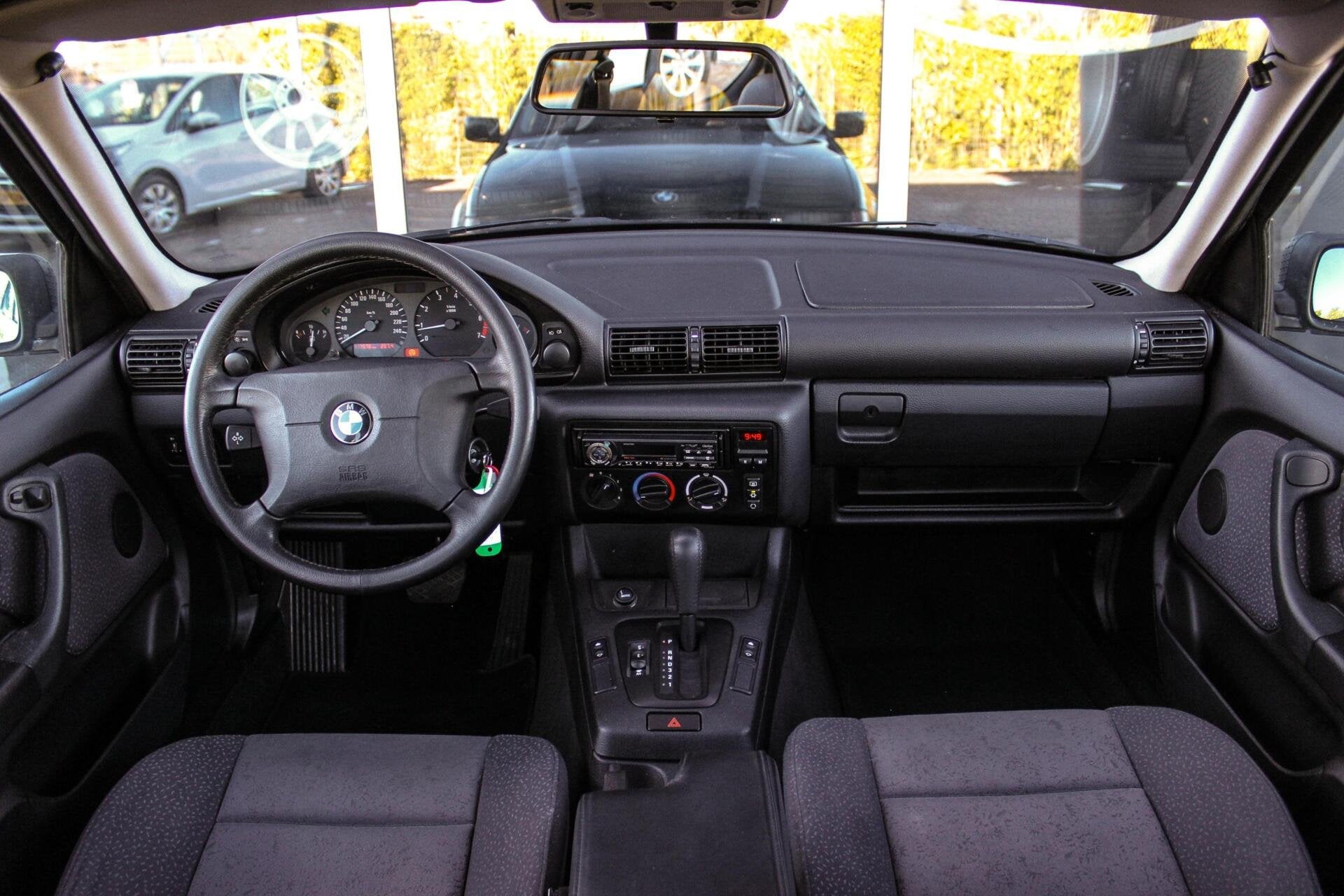 BMW E36 3-serie Compact 316i | 1e eigenaar | Origineel Neder, Gebruikt, Zwart, 4 cilinders, Bedrijf