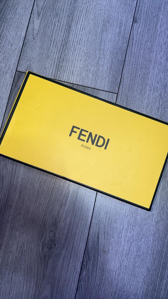 Fendi Roma Slippers - Nieuw in doos, Ophalen of Verzenden, Zo goed als nieuw, Meisje, Overige typen