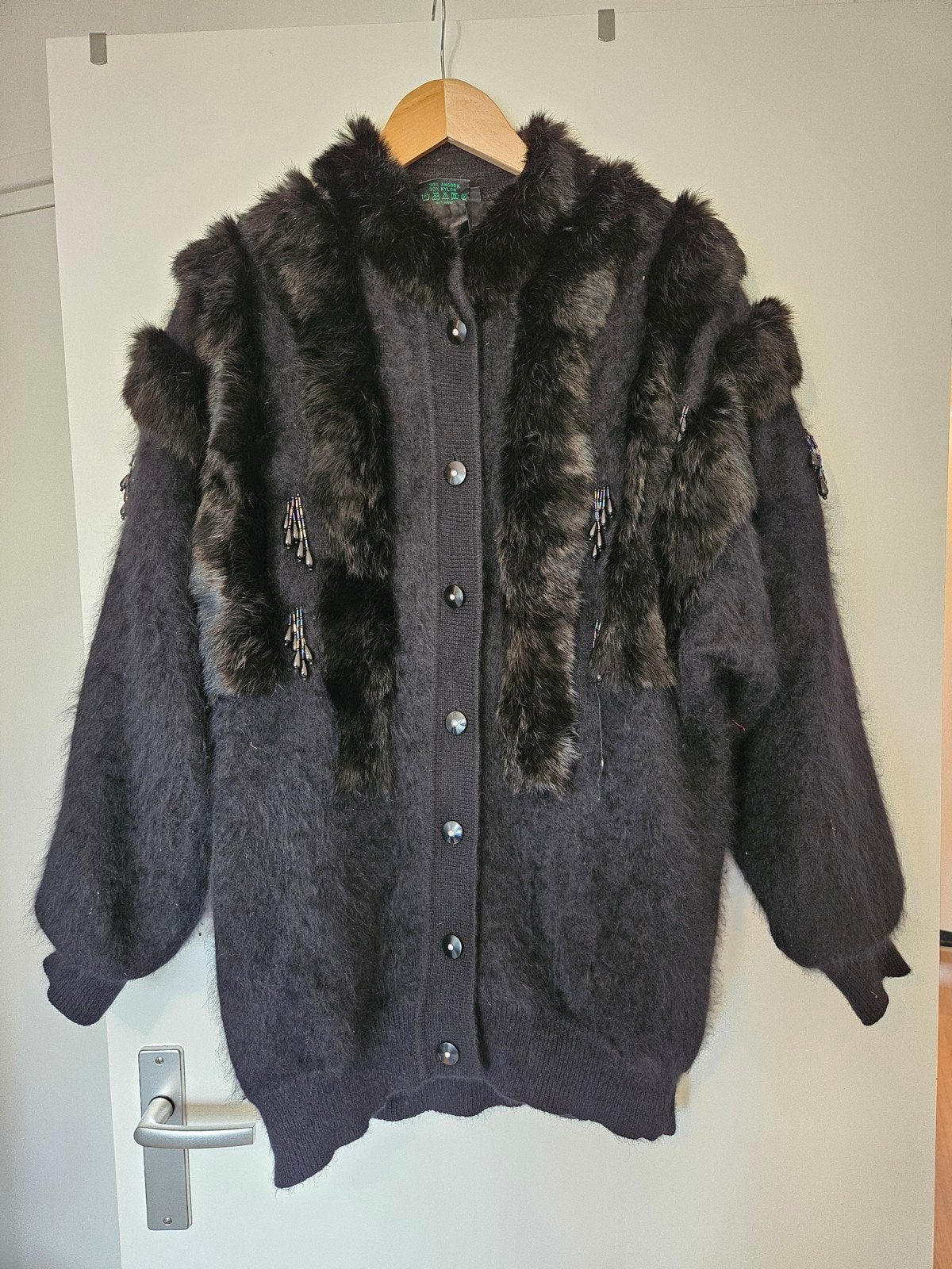Vintage zwart angora vest Bluhmod, bont en kralen, maat 40, Kleding | Dames, Maat 38/40 (M), Zwart, Ophalen of Verzenden, Gedragen