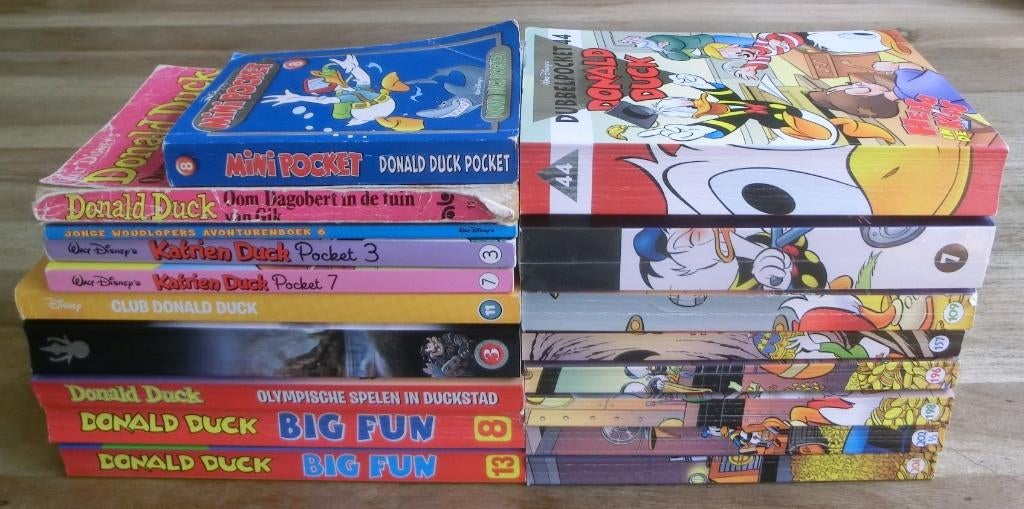 Stapel met 18 verschillende Donald Duck pockets, Meerdere stripboeken, Ophalen of Verzenden, Gelezen