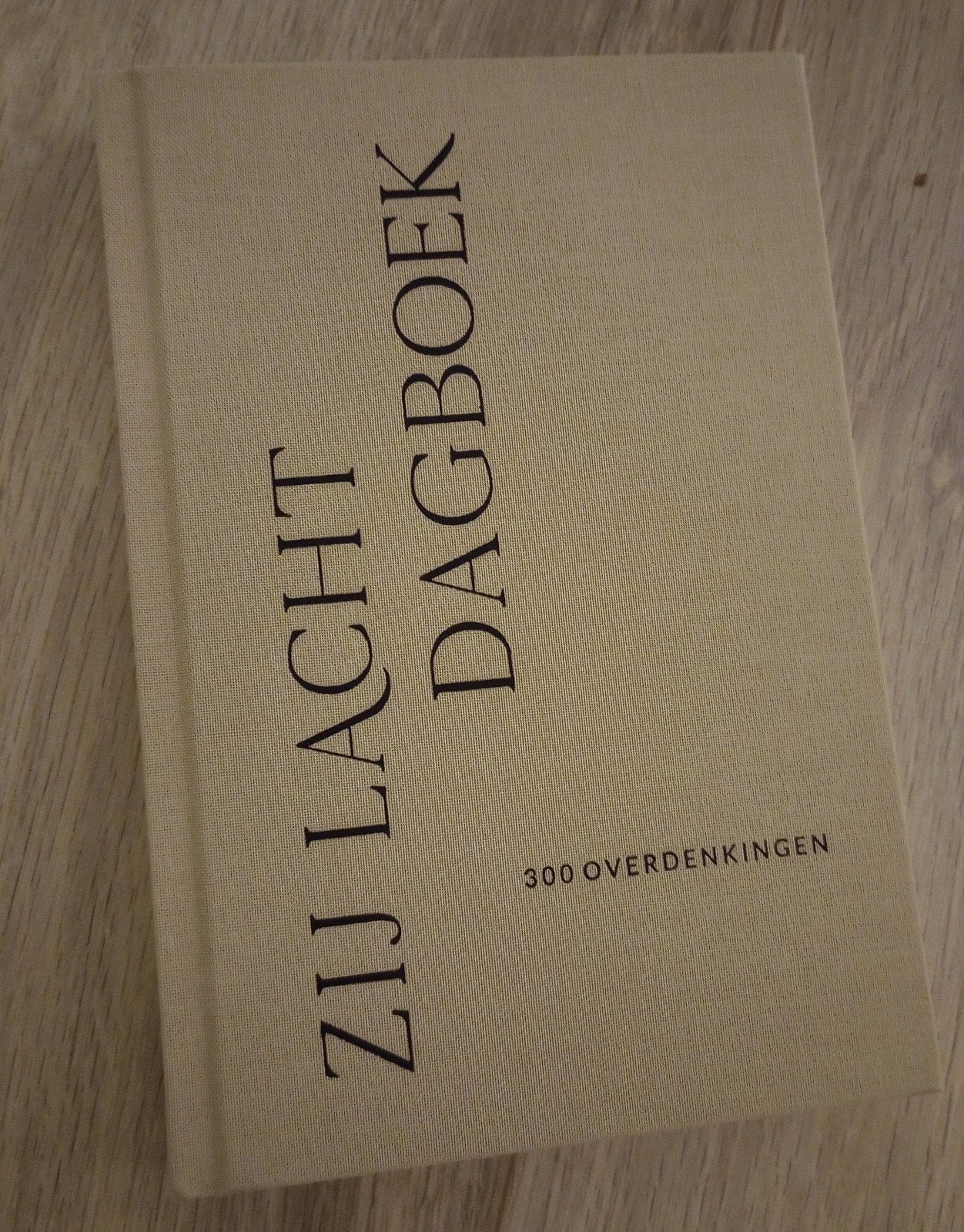Zij Lacht Dagboek - 300 Overdenkingen  NIEUW, Boeken, Zij Lacht, Nieuw, Christendom | Protestants, Ophalen of Verzenden