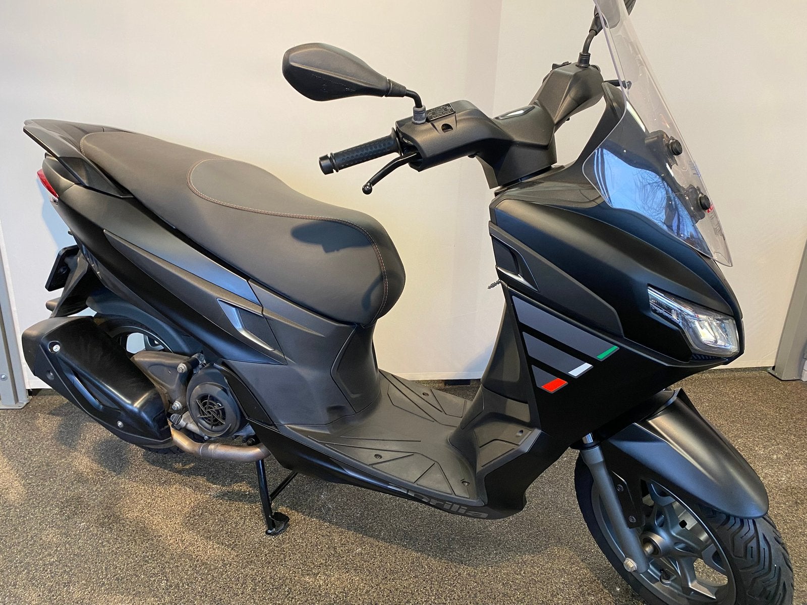 aprilia sxr van 2021 met 9671km, Fietsen en Brommers, Scooters | Aprilia, Ophalen, Gebruikt, Overige modellen, Maximaal 45 km/u