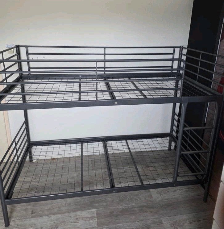 Stevig metalen stapelbed - Grijs, Huis en Inrichting, Ophalen, Tweepersoons, 90 cm, Stapelbed
