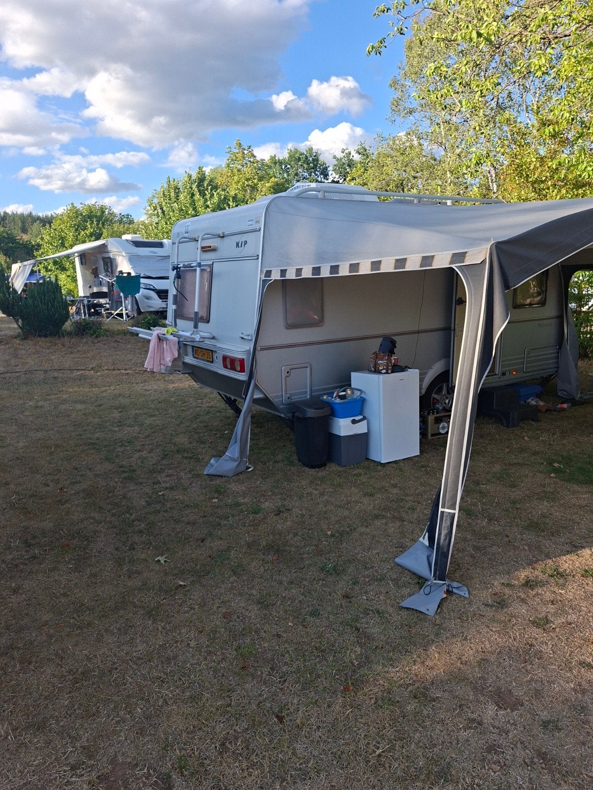 Kip Platinum 47TDB Caravan - met inventaris en airco, Caravans en Kamperen, Schokbreker, Rondzit, Kip, Frans bed