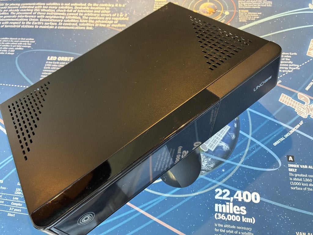 VU+ UNO 4KSE - SAT en KABELTUNER ! en 1TB HDD, Verzenden, Zo goed als nieuw, (Schotel)antenne-accessoires, Overige merken