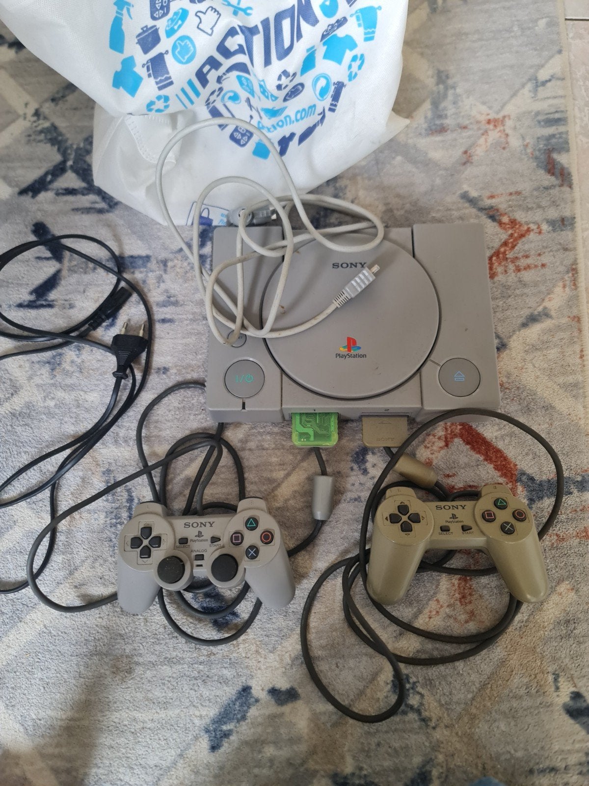 Nintendo Classic Mini NES & PlayStation 1 met controllers, Spelcomputers en Games, Ophalen of Verzenden, Zo goed als nieuw, Met 3 controllers of meer