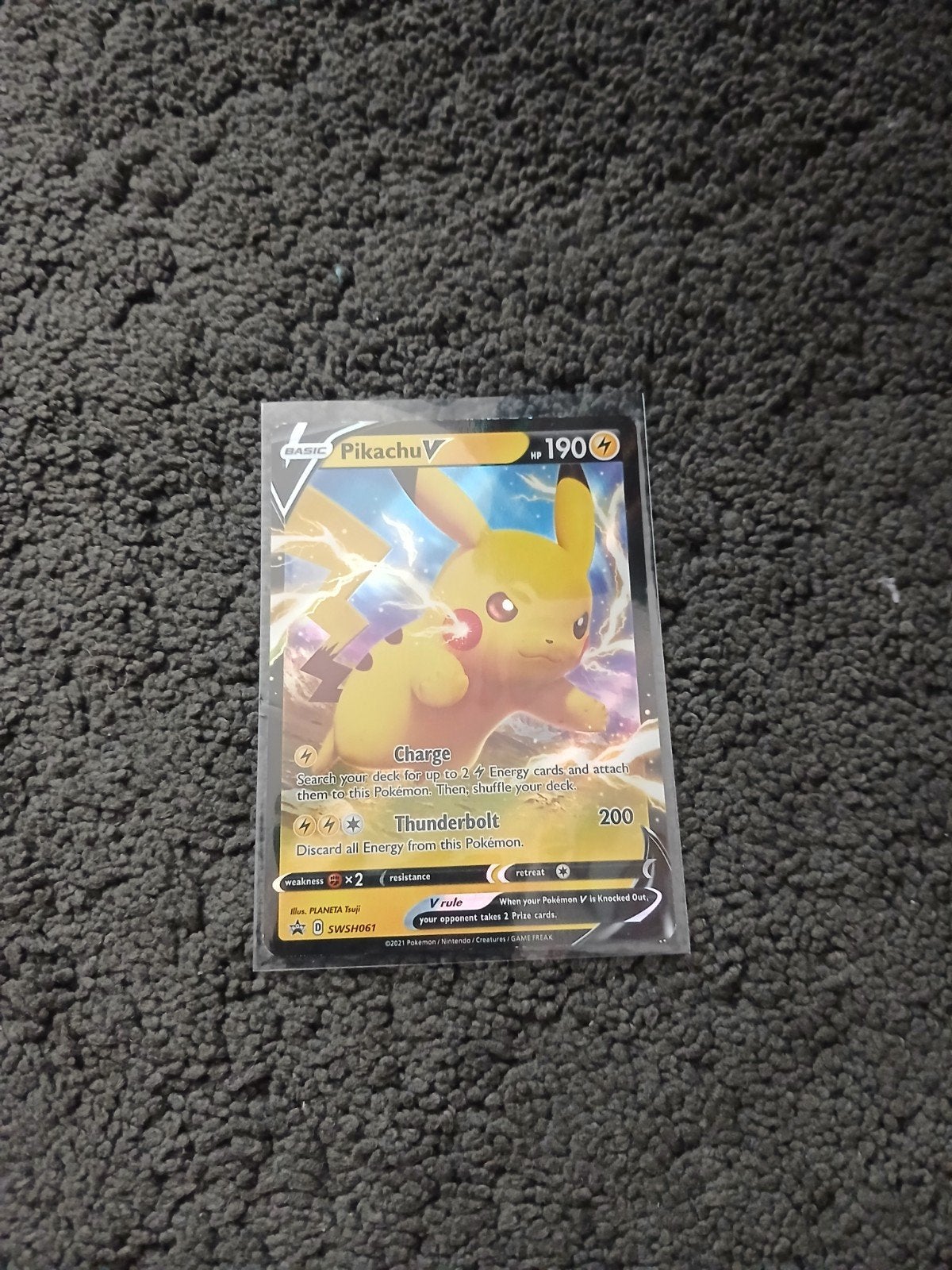 Pikachu V SWSH061 Pokémon Kaart, Hobby en Vrije tijd, Ophalen of Verzenden, Nieuw, Losse kaart, Foil