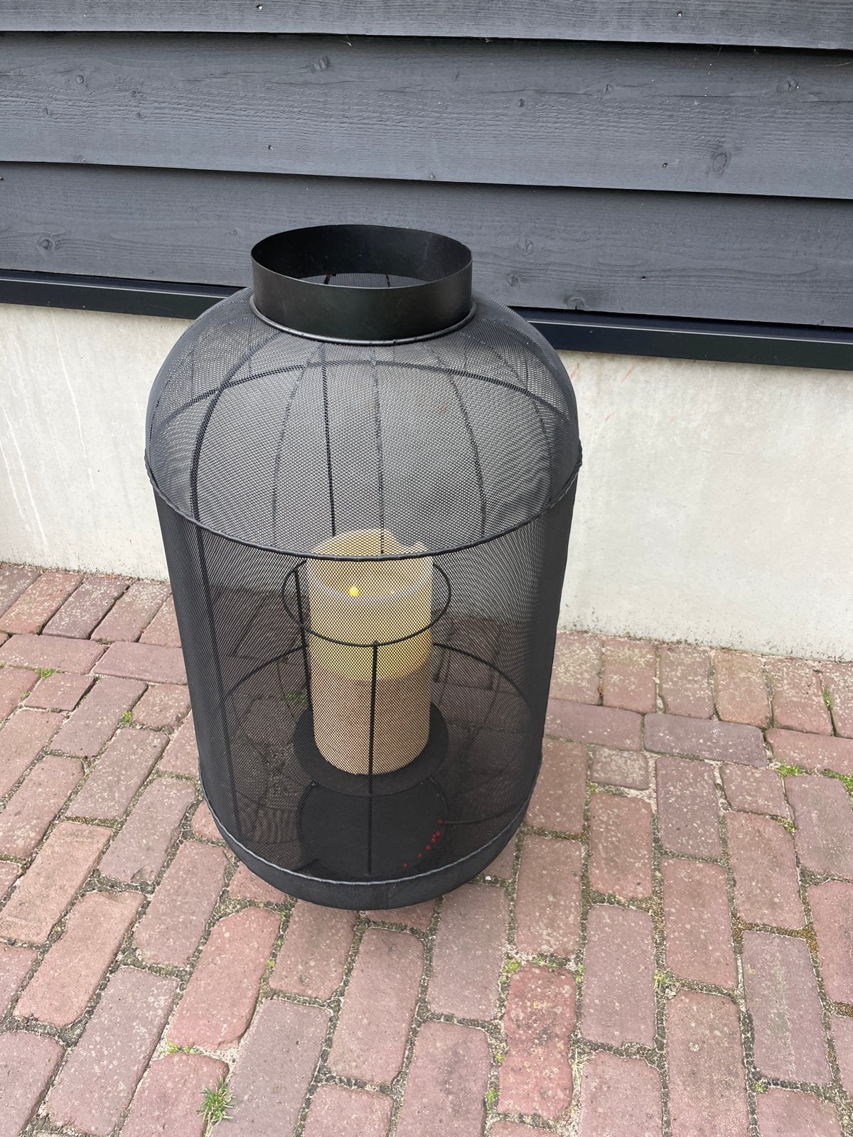 Broste Bull Lantaarn Zwart Metaal Ø46,5xH82,5CM met LED kaar, Ophalen, Gebruikt, Zwart, Metaal