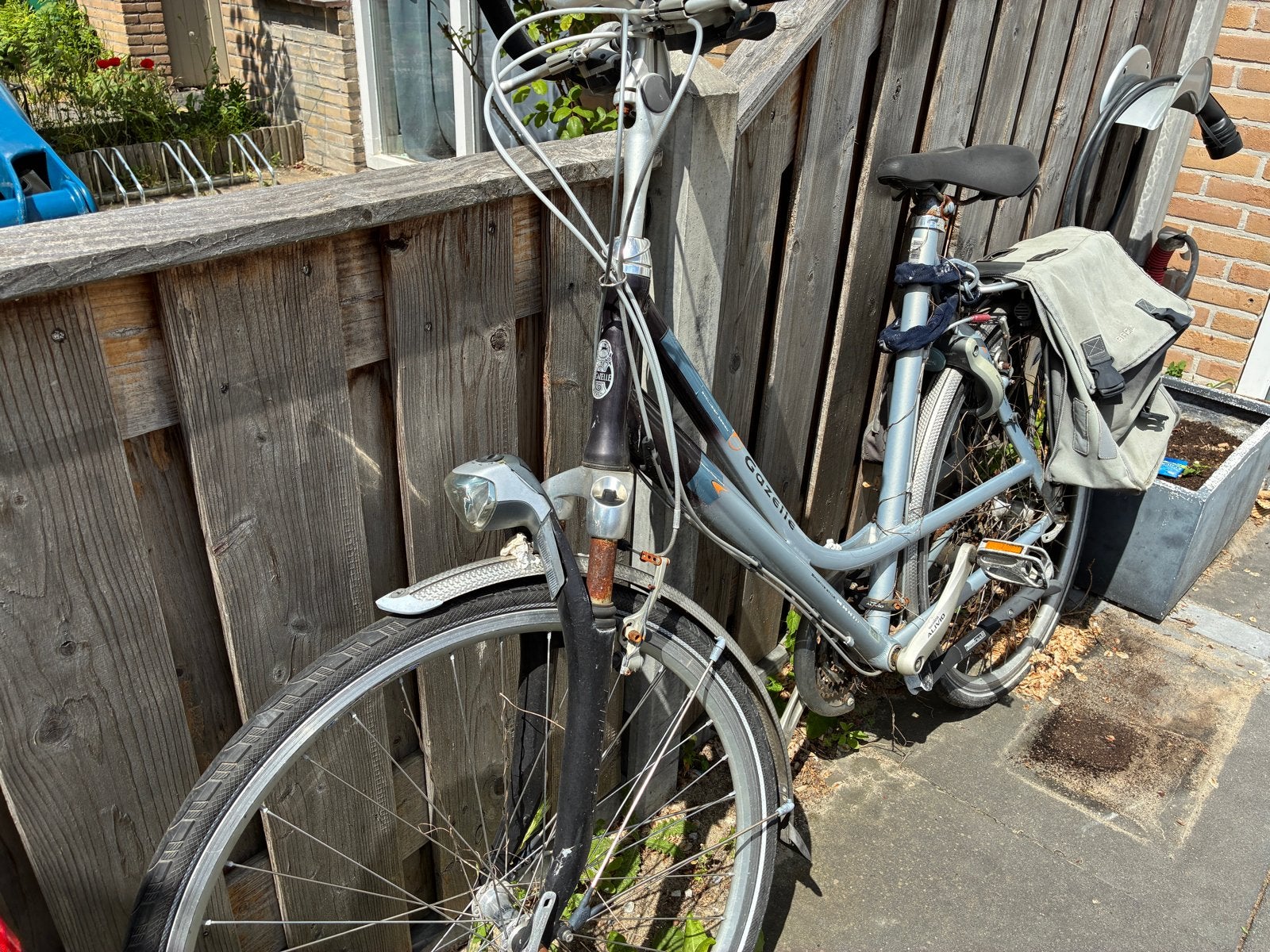 Gebruikte Gazelle fiets - ketting eraf, moet nagekeken, Fietsen en Brommers, Fietsen | Dames | Damesfietsen, Ophalen of Verzenden