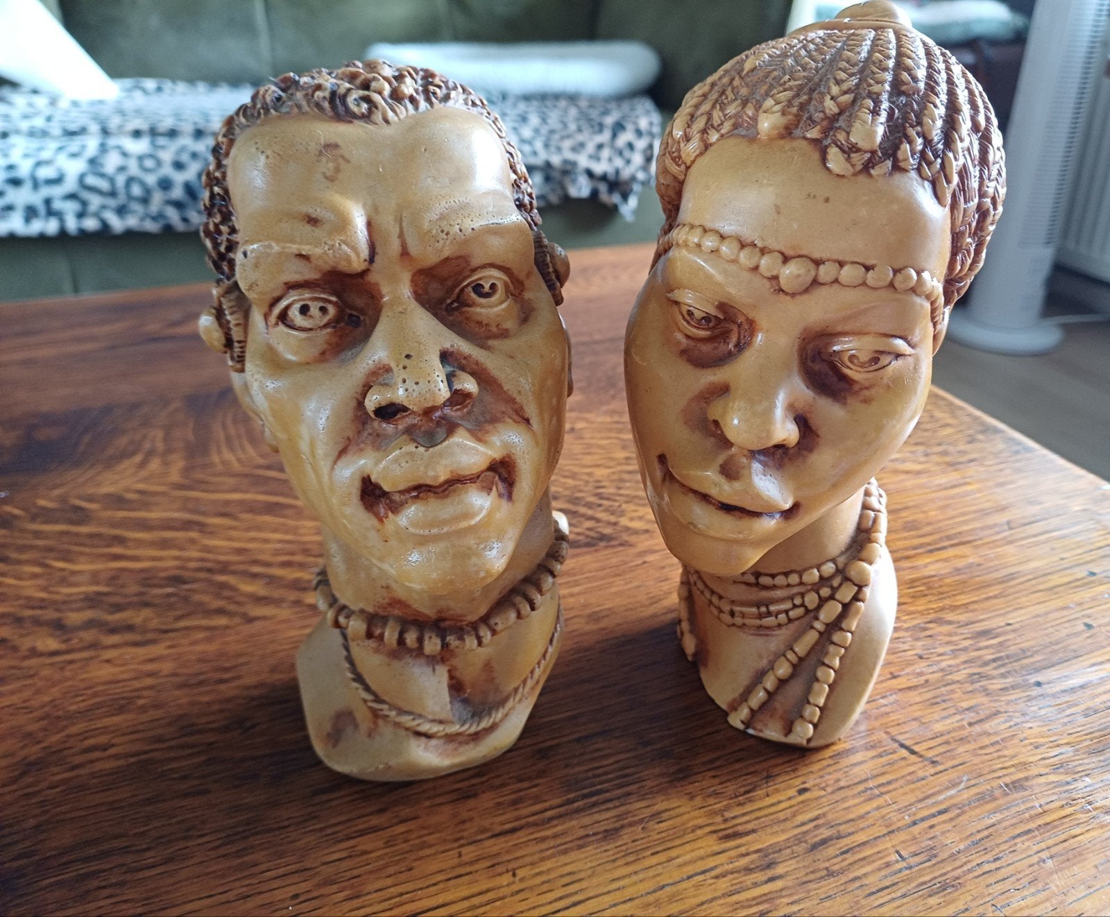 Twee bustes, Ophalen of Verzenden