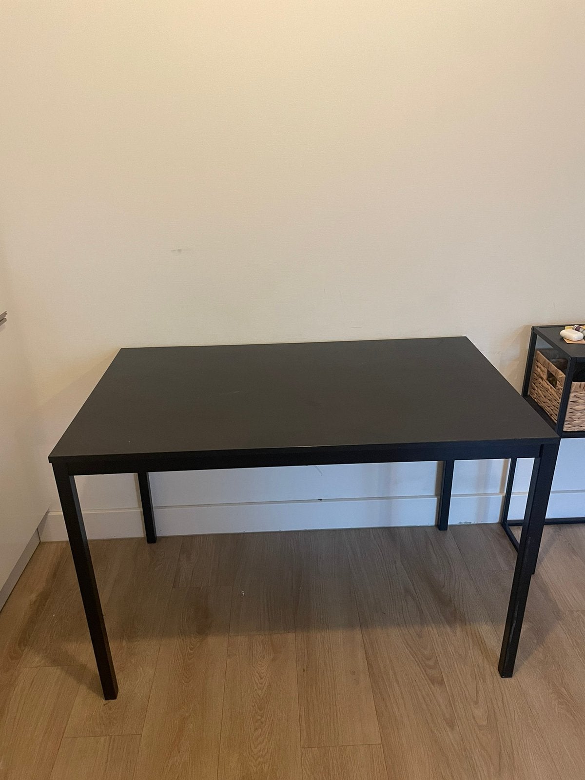 Black ikea table, Huis en Inrichting, Tafels | Sidetables, Ophalen, 100 tot 150 cm, Zo goed als nieuw, 25 tot 50 cm