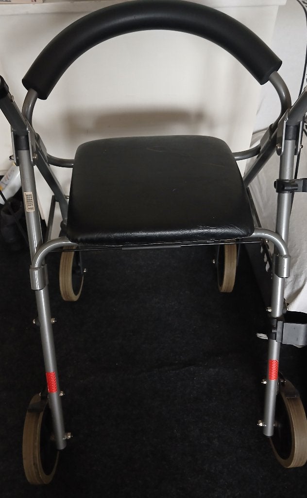 Rollator met zitje en stokhouder, Ophalen, Zo goed als nieuw