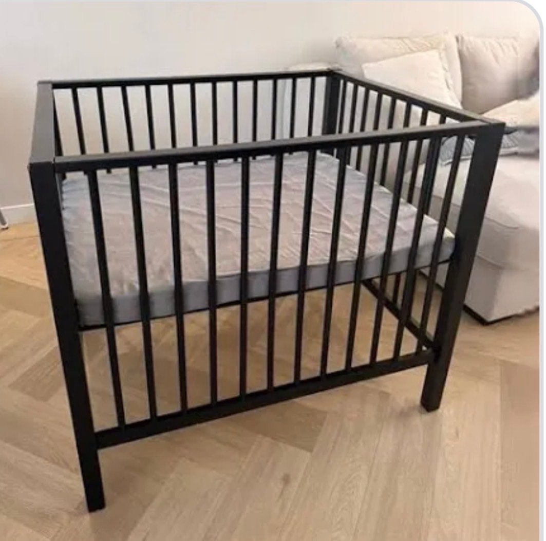 Nieuwe Box met Matras - Zwart Hout, Kinderen en Baby's, Ophalen, Nieuw, Rechthoekig, Boxkleed