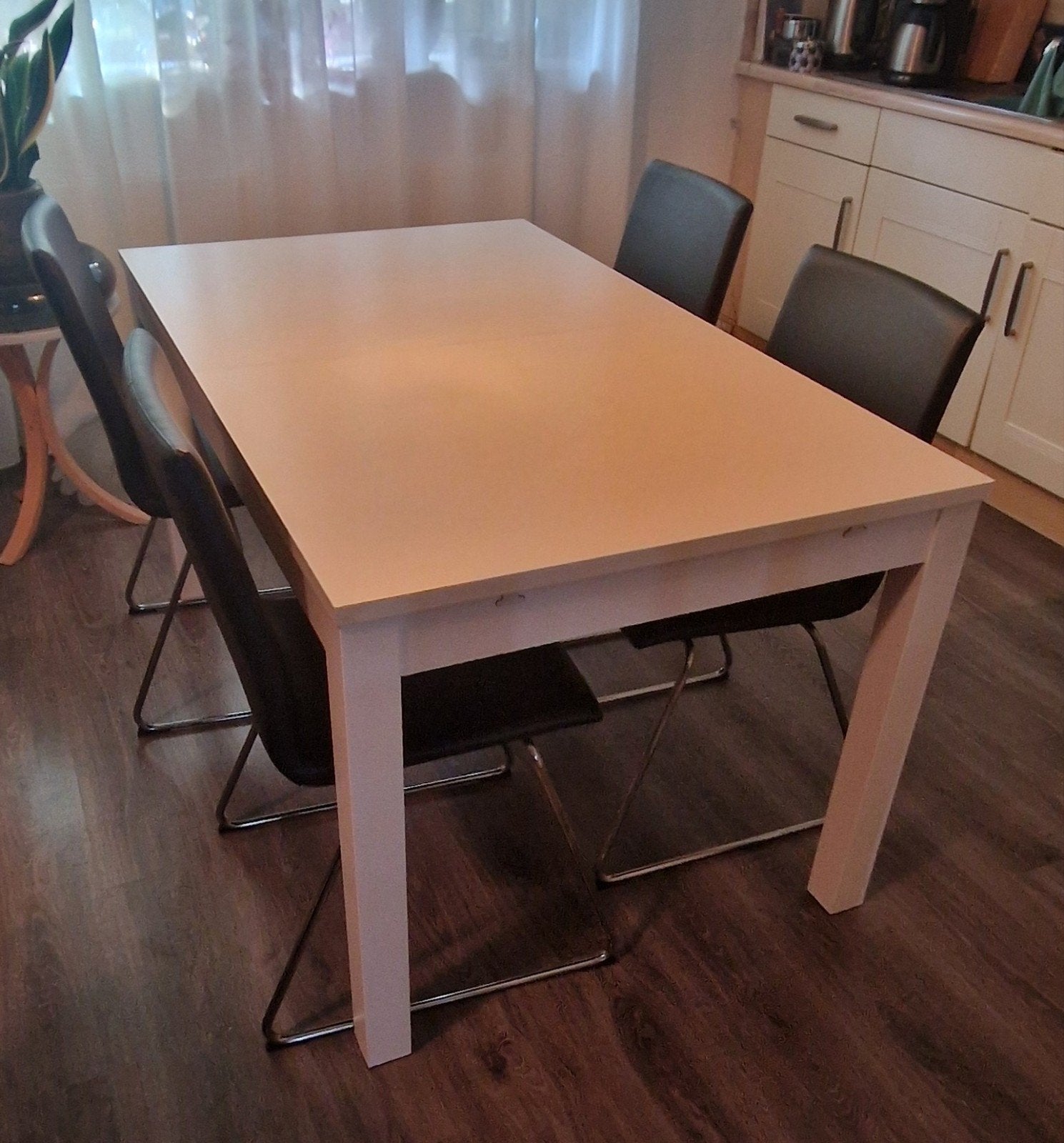 IKEA BJURSTA Uitschuifbare eettafel wit - 140/180/220x84cm, Huis en Inrichting, Ophalen, Gebruikt, Modern, Scandinavisch, 200 cm of meer