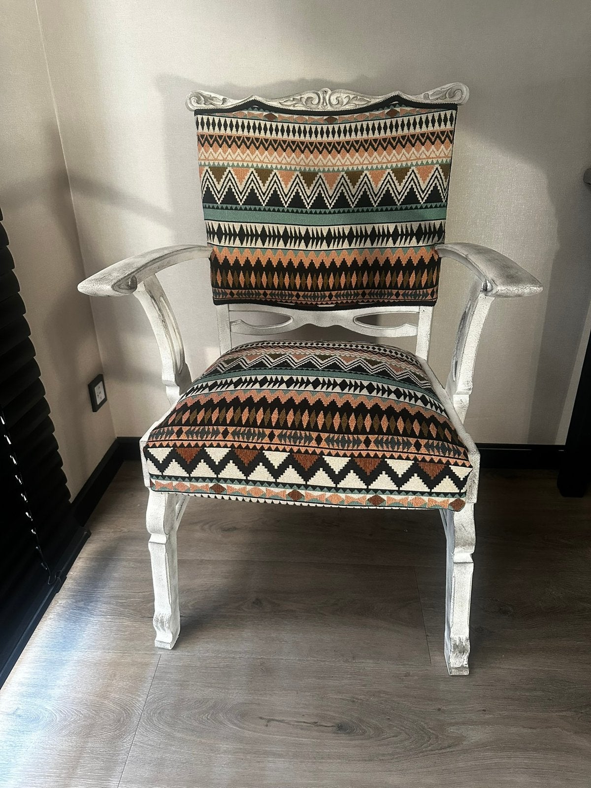 Gerestyled ibiza style stoel bohemian stoel print white wash, Huis en Inrichting, Ophalen, Wit, Zo goed als nieuw, Eén