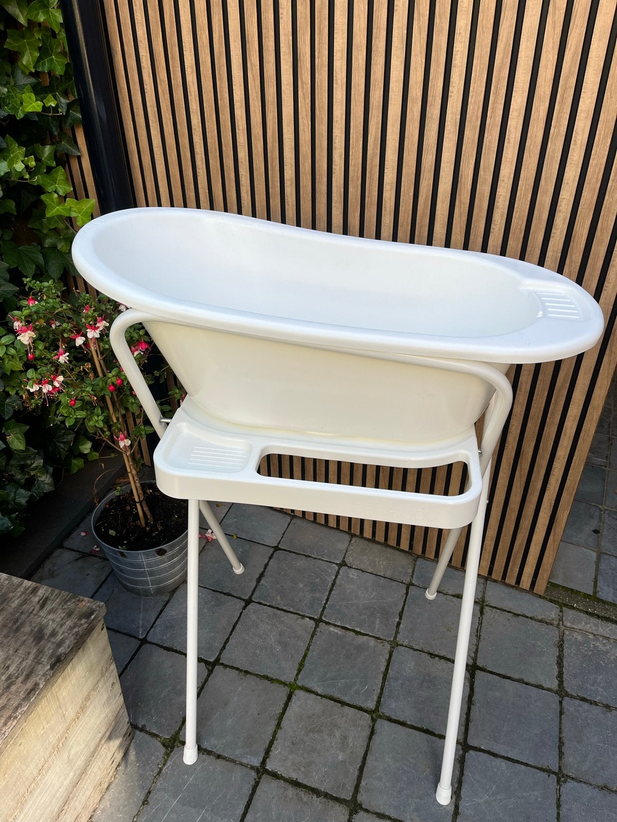 Babybadje met standaard - Wit, Gebruikt, Badje, Standaard, Ophalen
