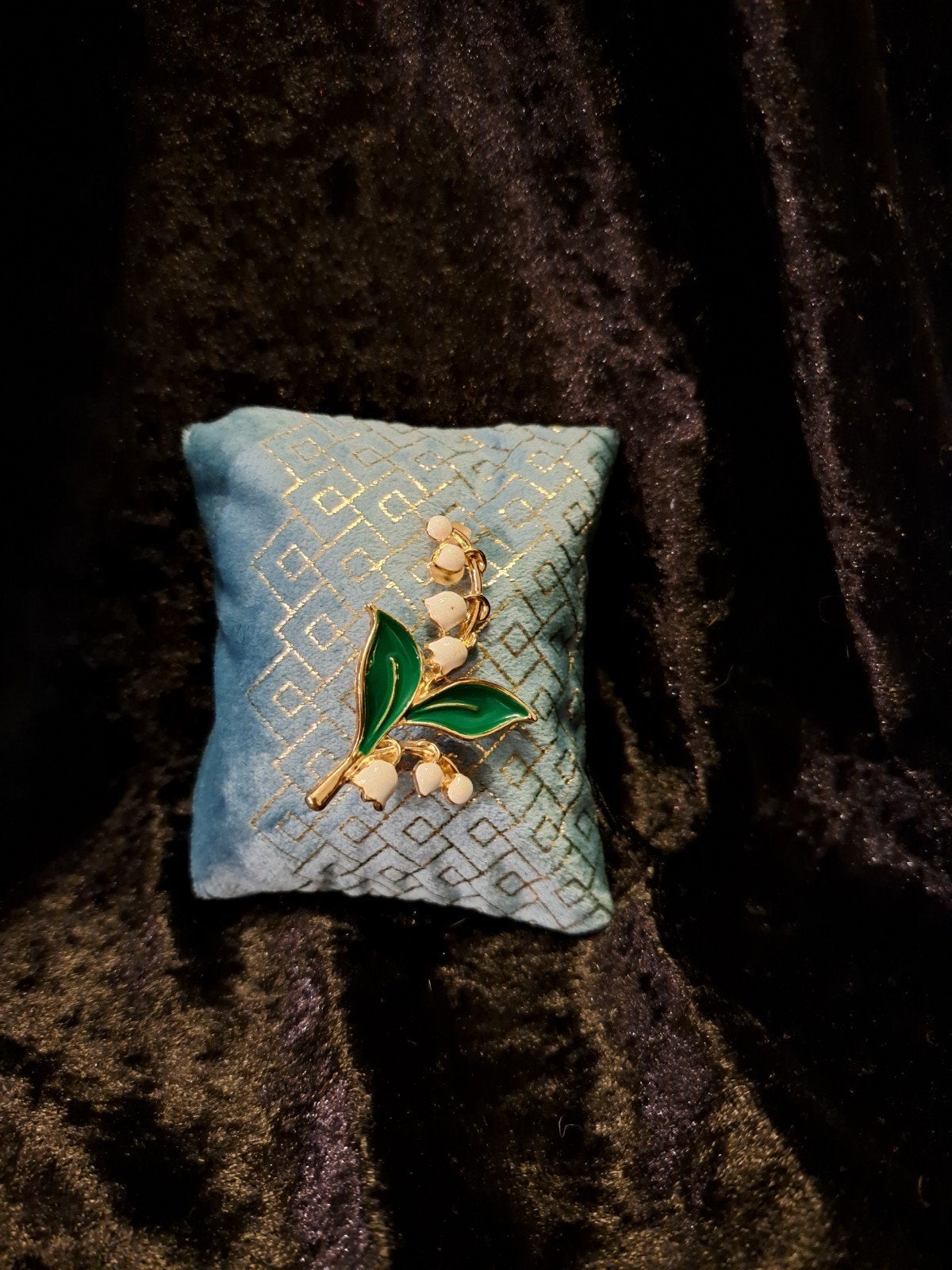Vintage Broche Lelietje-van-dalen, Overige materialen, Minder dan 4 cm, Nieuw, Ophalen of Verzenden