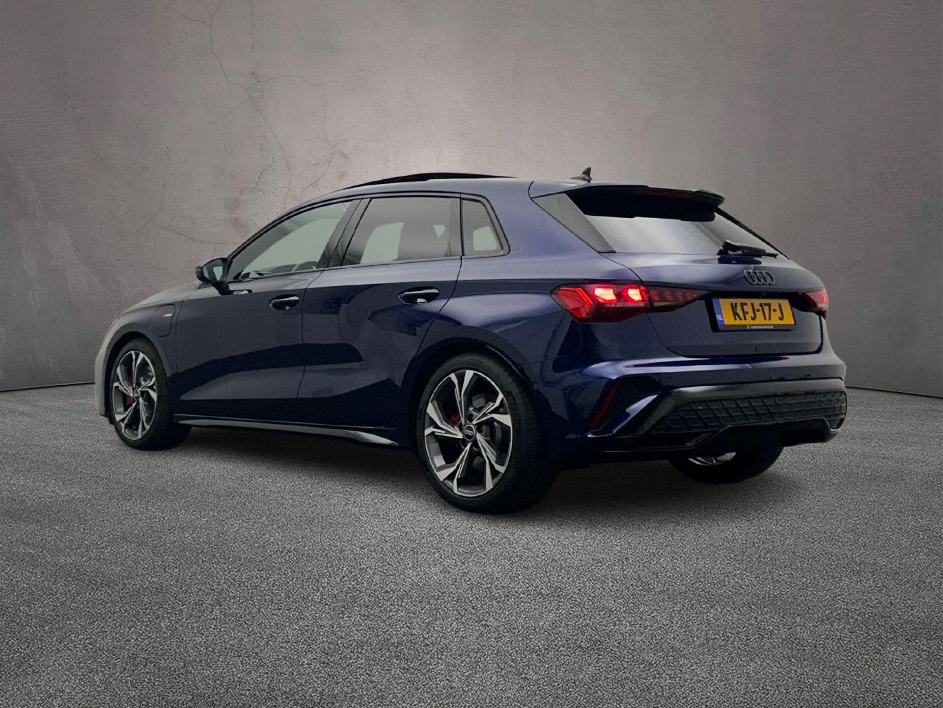 Audi A3 Sportback 45 TFSI e 272PK S edition Competition | Pa, Auto's, 1498 cc, 4 cilinders, 26 kWh, 71 km/l