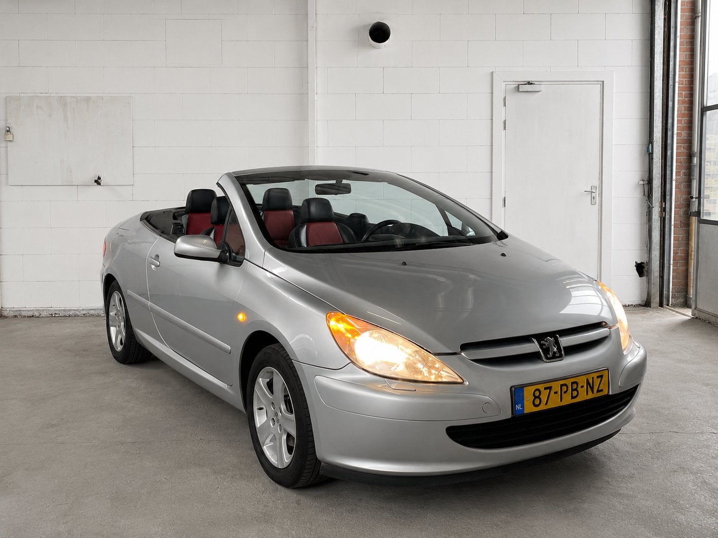 Peugeot 307 CC 2.0 CABRIOLET • AUTOMAAT • AIRCO • LEDER …, 4 cilinders, Cabriolet, 4 stoelen, Bedrijf