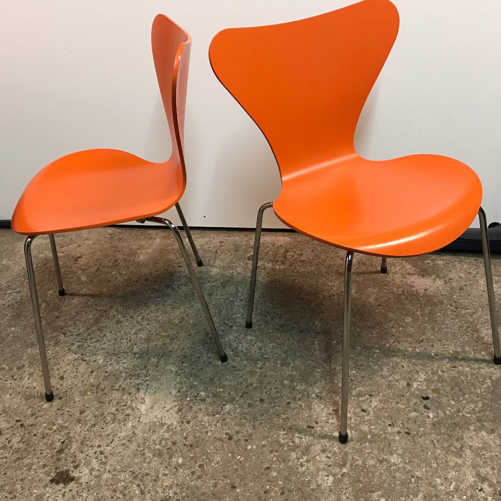 2  Fritz Hansen 3107 vlinder stoel stoelen chairs Orange, Gebruikt, Bruin, Ophalen of Verzenden, Nvt