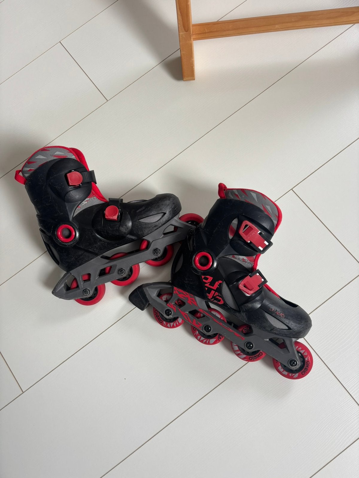 Verstelbare skeelers maat 32-34 rood zwart rolschaatsen, Sport en Fitness, Skeelers, Overige merken, Kinderen, Ophalen of Verzenden