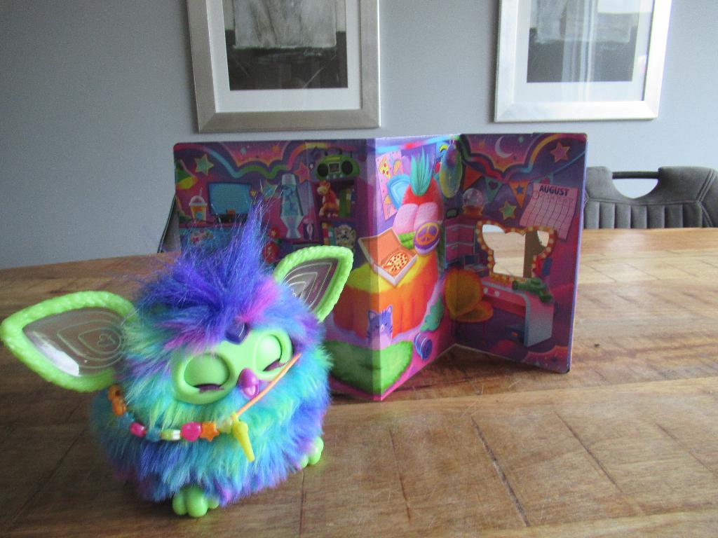 Goed werkende Furby Galaxy Glow in the dark Nederlands, Ophalen of Verzenden, Zo goed als nieuw, Overige typen, Met licht