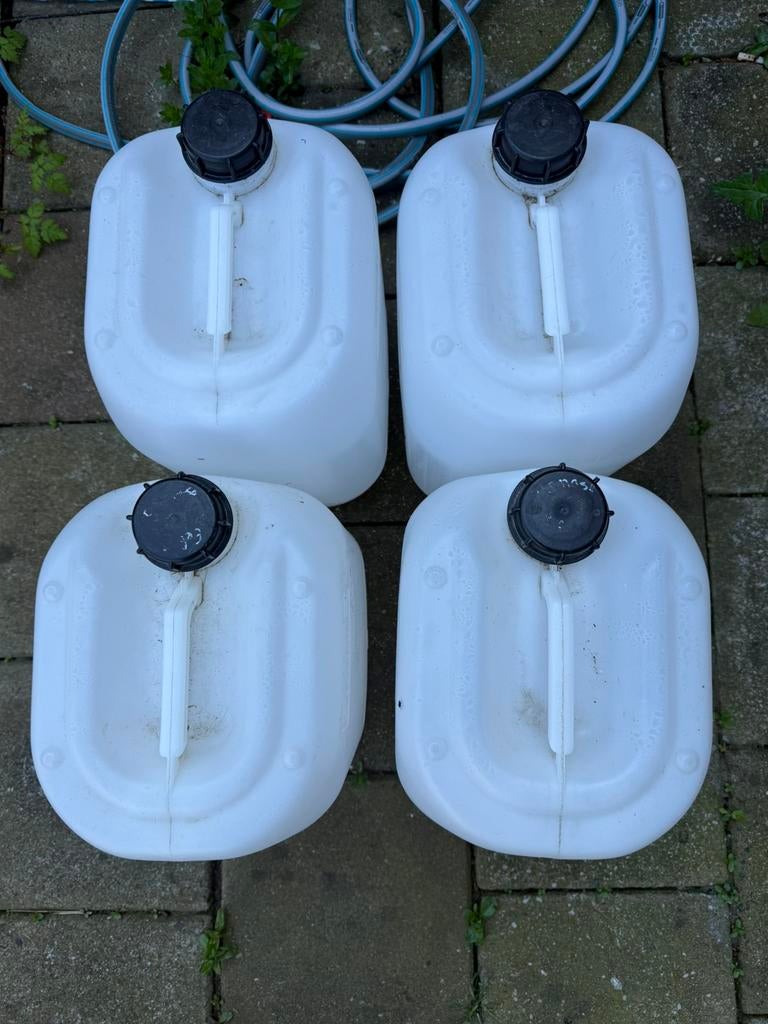 Jerrycans voor aquarium 20liter, Dieren en Toebehoren, Vissen | Aquaria en Toebehoren, Ophalen, Zo goed als nieuw