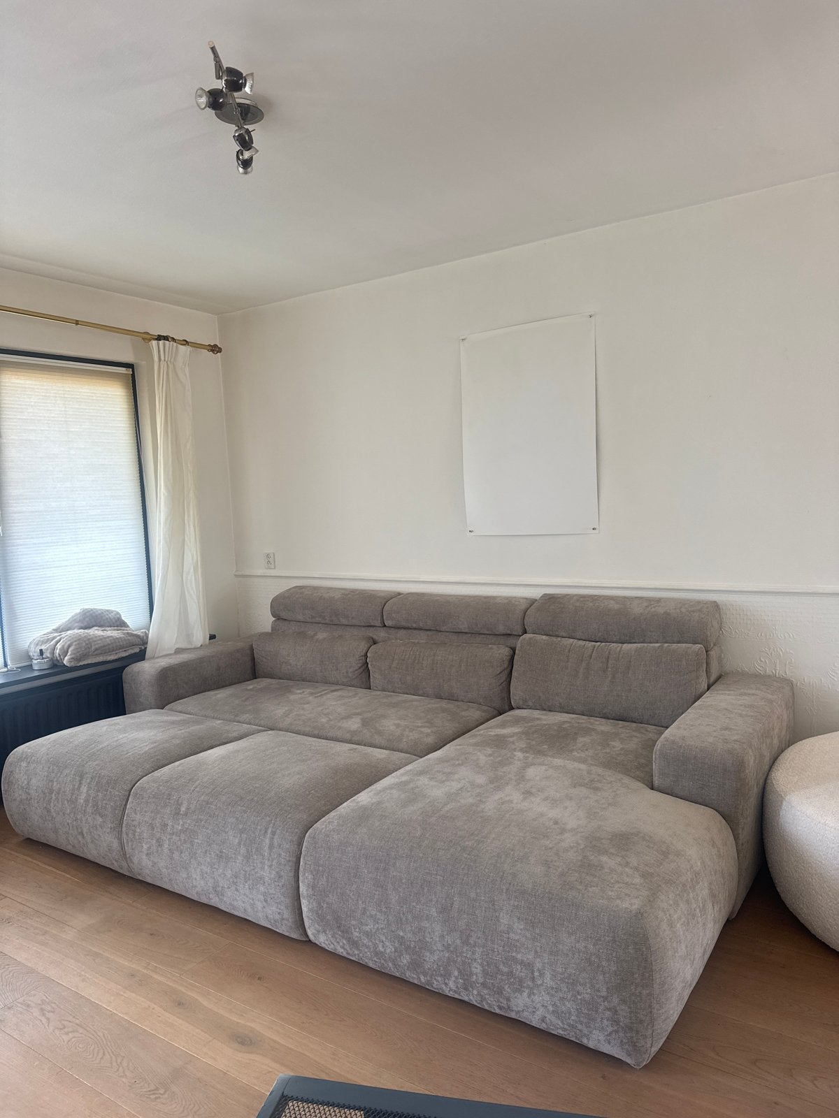 Comfortabele grijze loungebank met verstelbare hoofdsteunen, Ophalen, Zo goed als nieuw, Stof