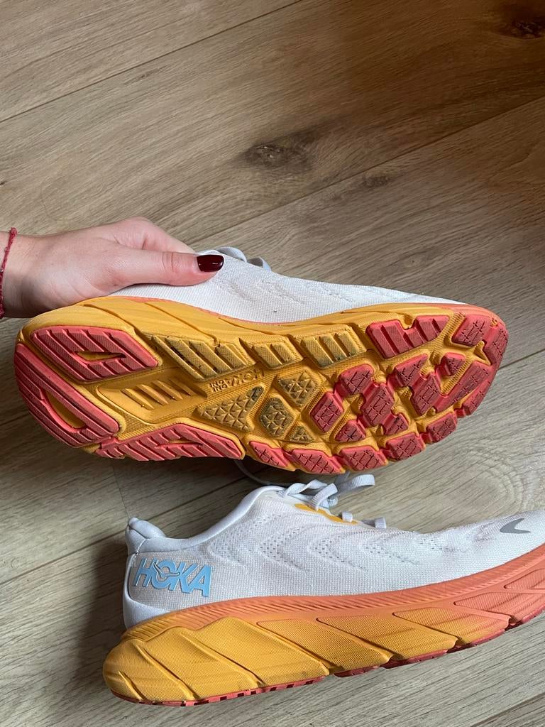 Hoka Arahi 6 Hardloopschoenen Dames Maat 40, Ophalen of Verzenden, Zo goed als nieuw, Wit, Sportschoenen