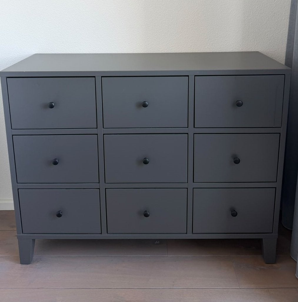 In goede staat: IKEA ladekast donkergrijs (Bryggja), Ophalen, 100 tot 150 cm, 5 laden of meer, Zo goed als nieuw