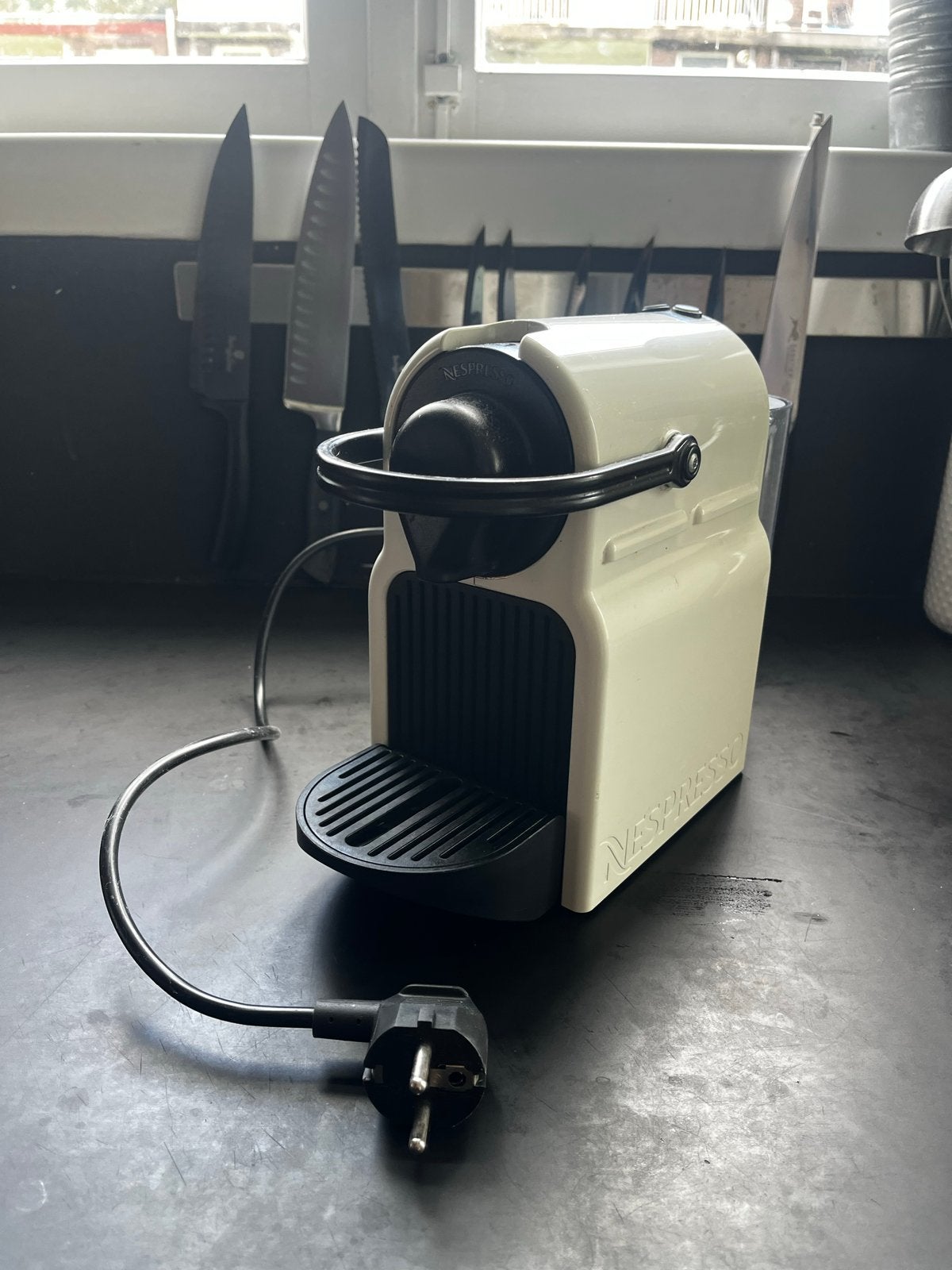 Nespresso Krups Essenza Mini Koffiezetapparaat, Witgoed en Apparatuur, Gebruikt, Espresso apparaat, Ophalen of Verzenden, 1 kopje