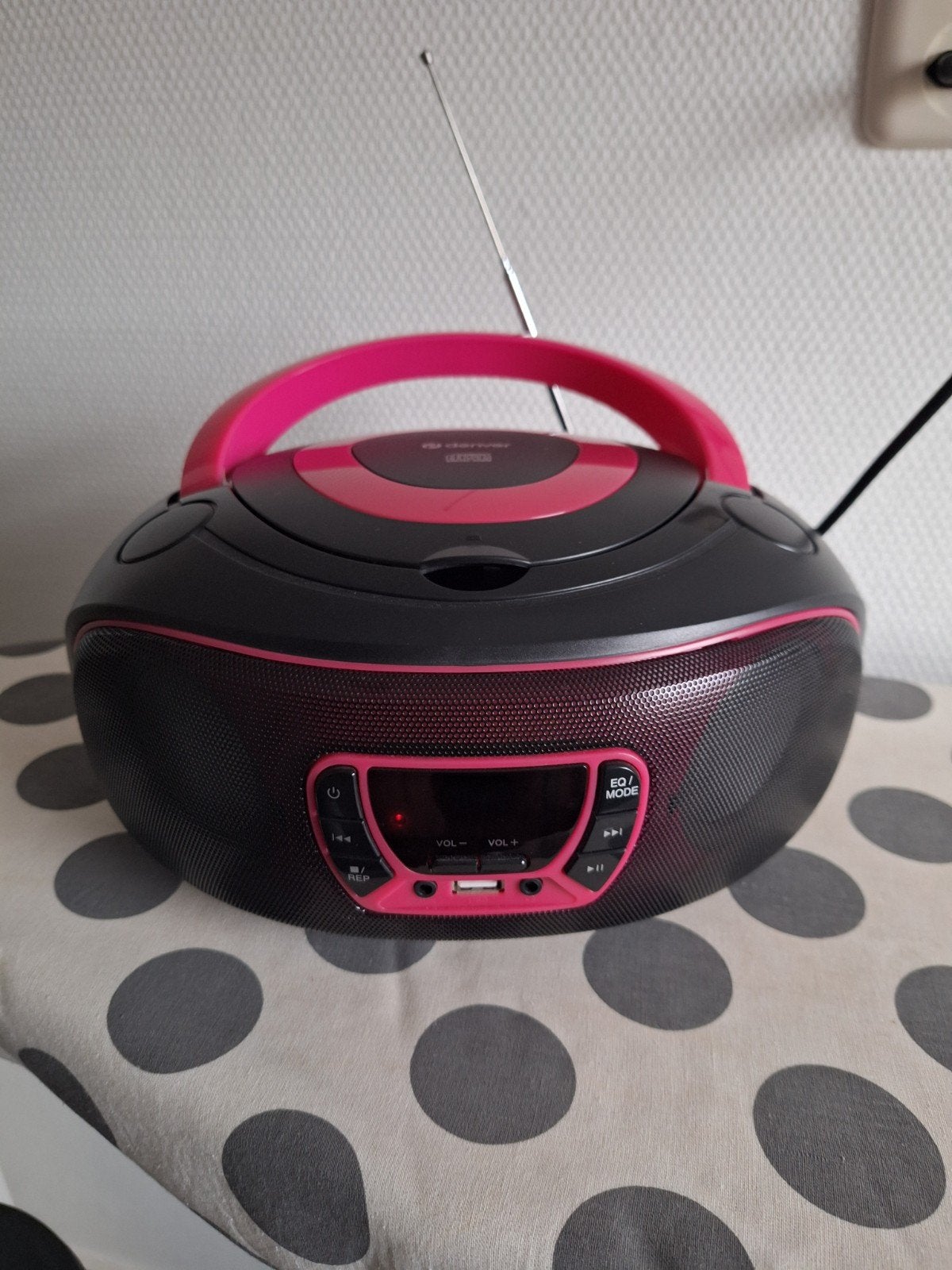 Denver draagbare bluetooth CD/Radio met AUX en lichteffecten, Ophalen, Zo goed als nieuw, Radio, Met cd-speler
