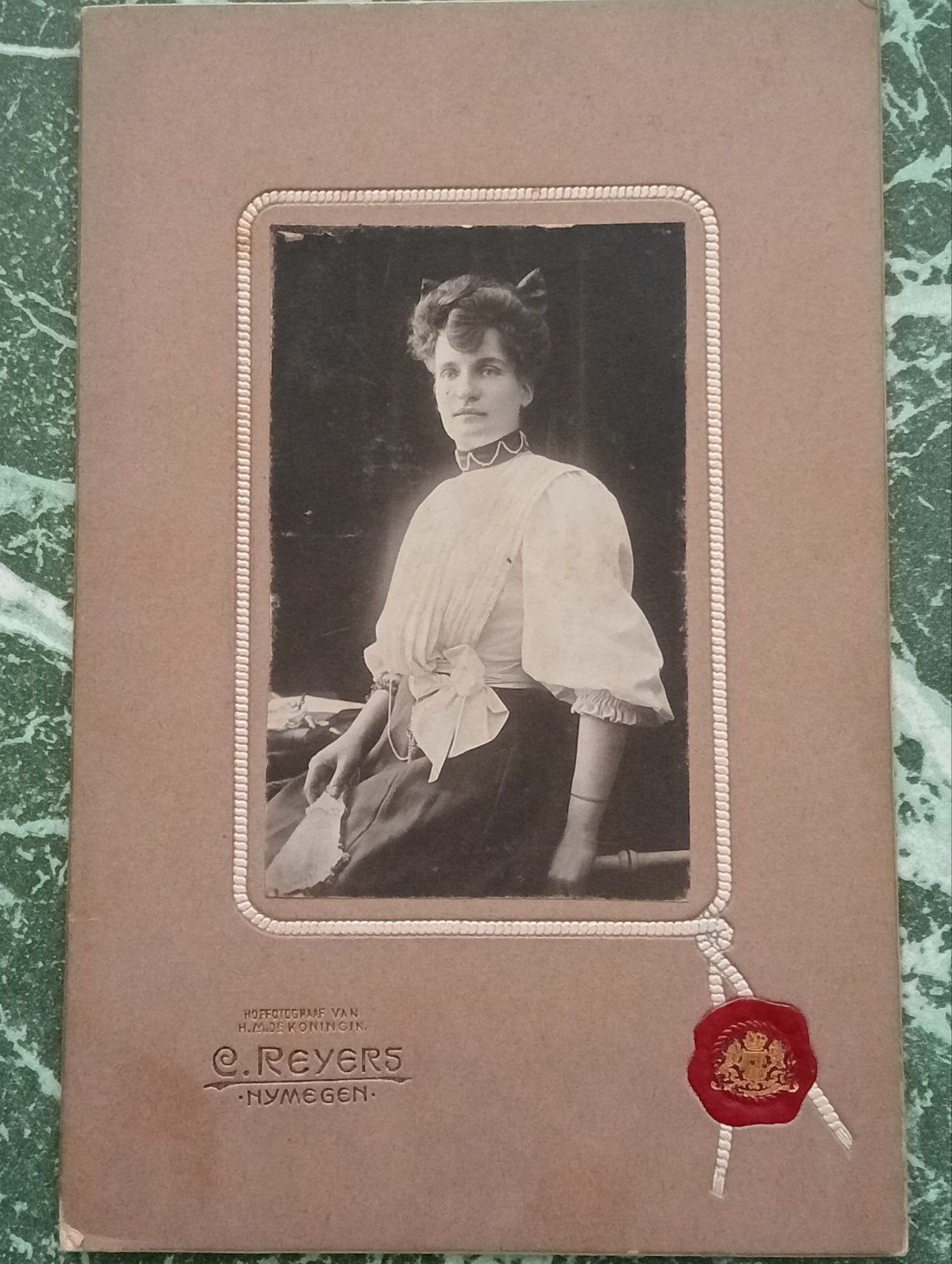 Antieke foto van vrouw, C. Reyers Nijmegen, Ophalen of Verzenden, Voor 1940, Gebruikt, Overige onderwerpen