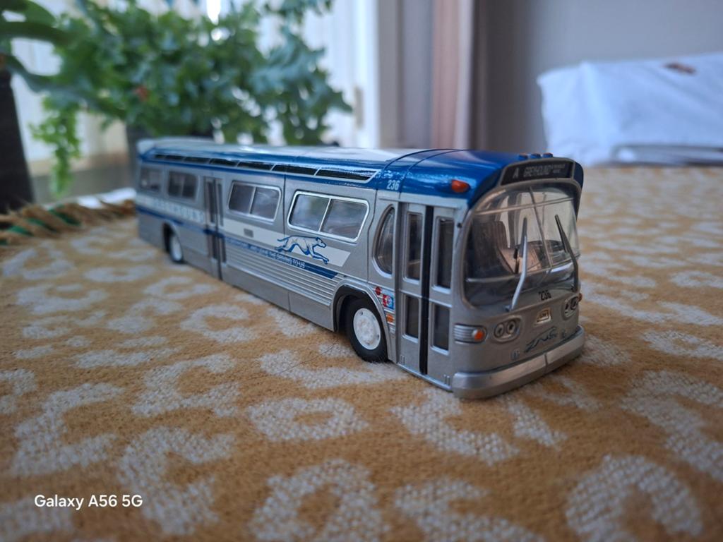 Corgi  bus greyhound lines, Ophalen of Verzenden, Zo goed als nieuw, Bus of Vrachtwagen, Corgi