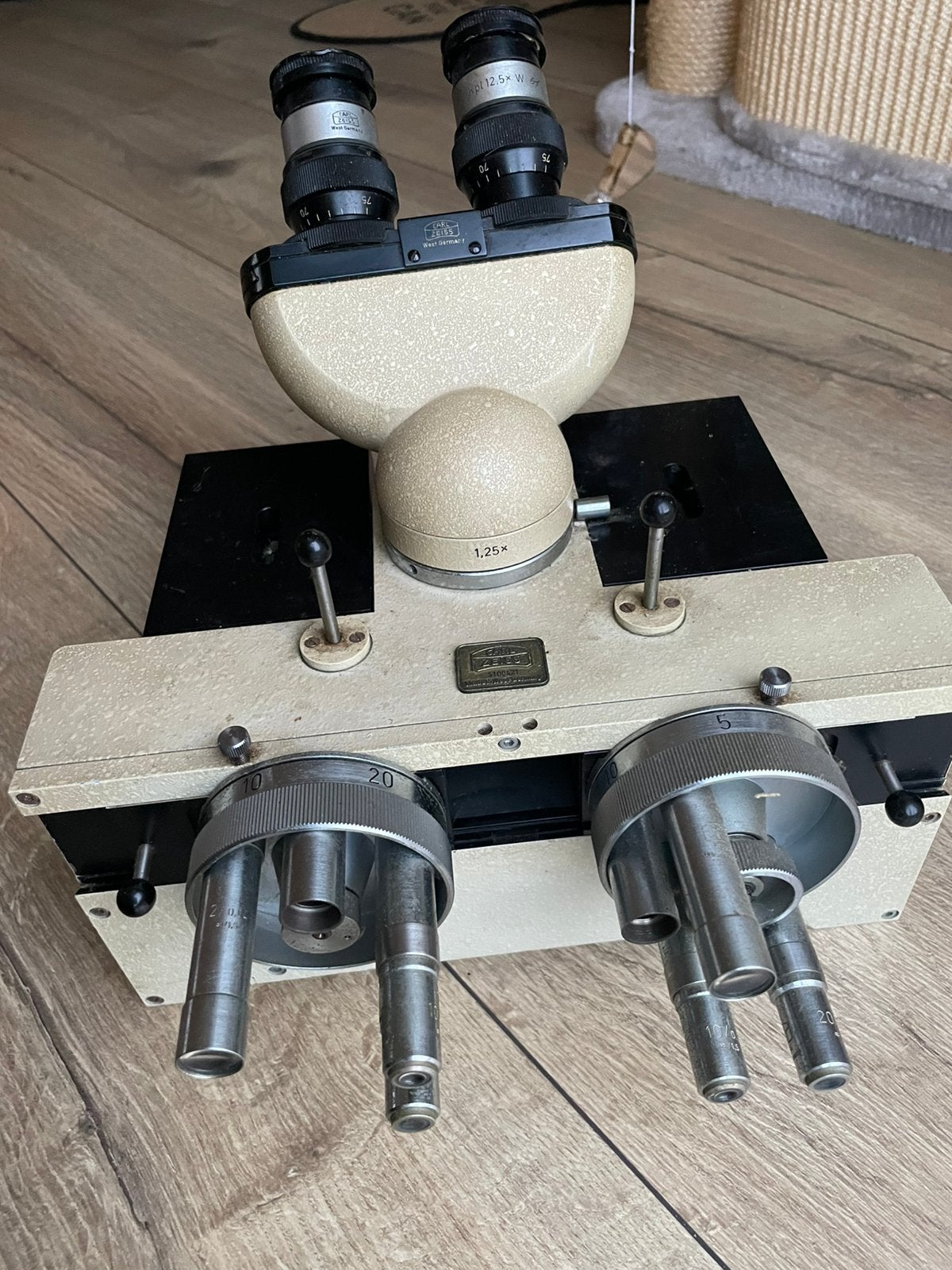 carl zeiss vergelijkings microscoop, Ophalen, Zo goed als nieuw, Elektriciteit