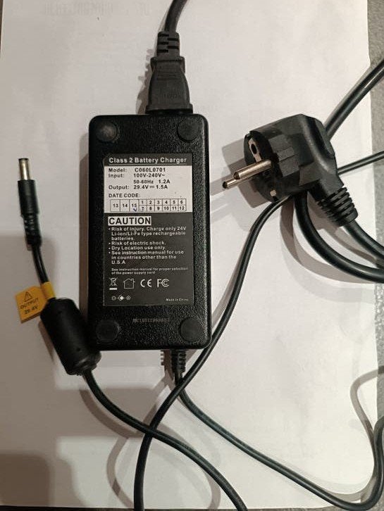 Oplader elektrische fiets 29.4V 1.5A - Zeer goede staat, Ophalen of Verzenden, Zo goed als nieuw